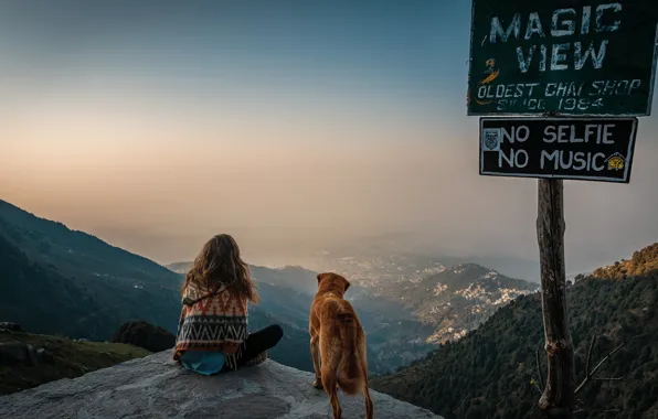 Девушка, горы, знак, собака, Exploring Triund