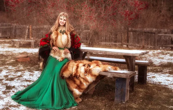 Девушка, украшения, улыбка, стол, волосы, юбка, деревня, блондинка