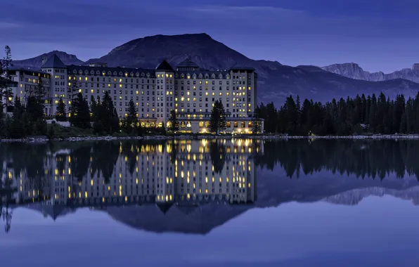 Картинка горы, озеро, отражение, вечер, освещение, Канада, Альберта, отель