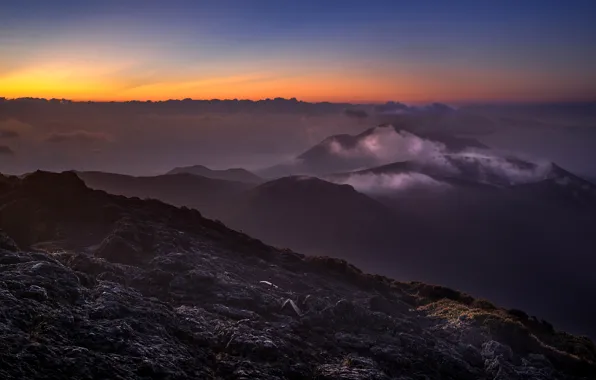 Картинка небо, облака, свет, пейзаж, закат, горы, туман, камни