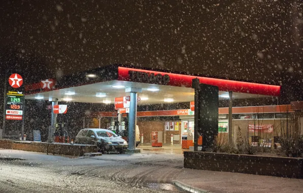 Cars, winter, snowing, gas station, Texaco, gas pump
