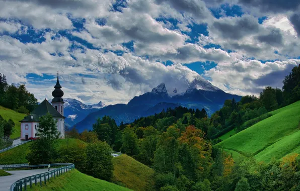 Картинка дорога, осень, лес, облака, горы, Германия, Бавария, церковь
