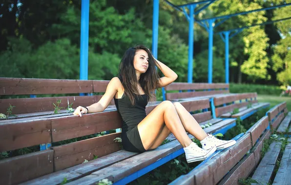 Девушка, кеды, платье, черное, сидит, трибуна, Виктория Пилипенко
