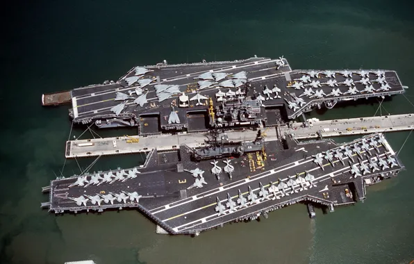 Картинка оружие, корабли, док, USS MIDWAY (CV-41), USS INDEPENDENCE (CV-62)