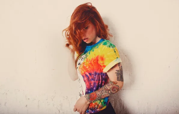 Стена, модель, тату, рыжая, разноцветная, Hattie Watson