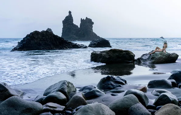Море, пляж, девушка, камни, скалы, берег, шляпа, купальщица