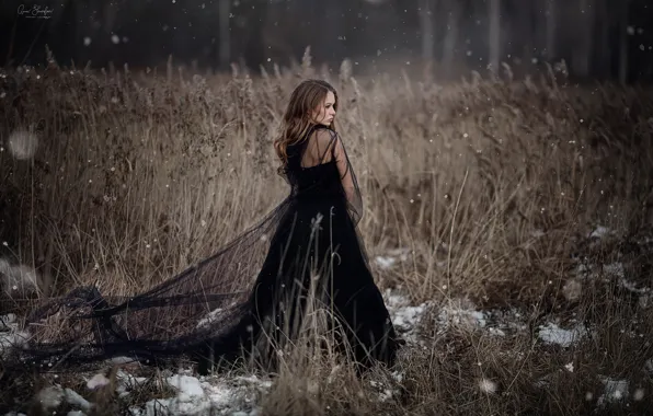 Девушка, снег, чёрное платье, Анна Шувалова