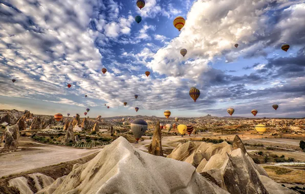 Картинка небо, облака, горы, воздушный шар, скалы, Турция, Каппадокия