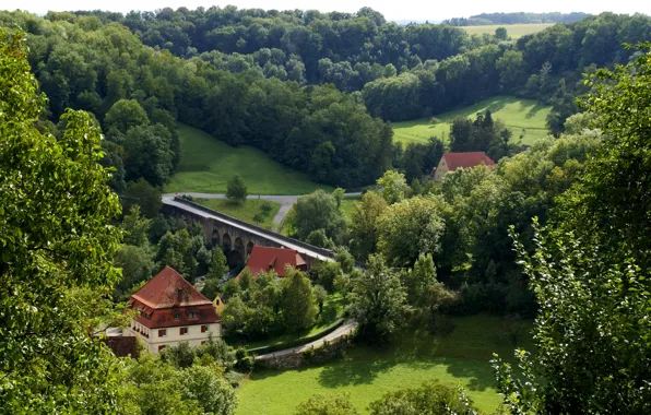Картинка дорога, зелень, лес, трава, деревья, мост, дома, Германия