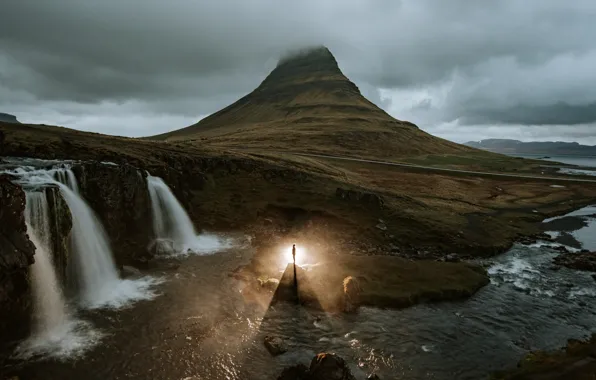 Облака, свет, река, камни, человек, гора, водопад, Исландия