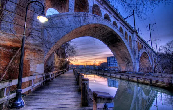 Картинка мост, отражение, вечер, опора, фонарь, канал, арка, набережная