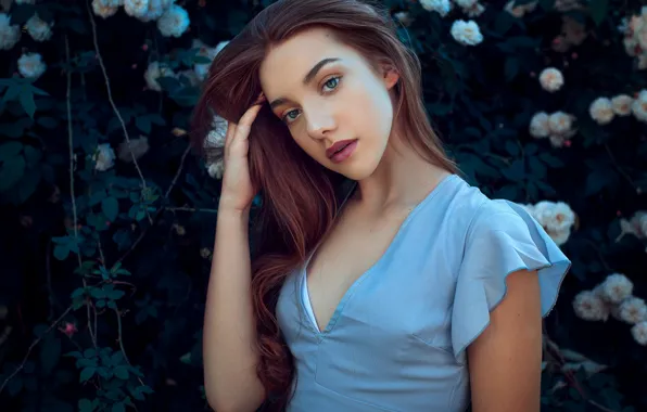 Картинка декольте, губки, локоны, Surabhi Gupta, Kasey