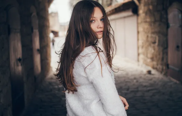 Картинка city, girl, Model, long hair, brown hair, photo, blue eyes, street