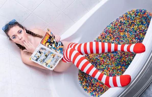 Картинка девушка, ванна, журнал