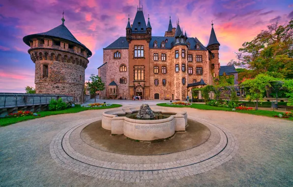 Картинка закат, замок, башня, Германия, фонтан, архитектура, Germany, Саксония-Анхальт