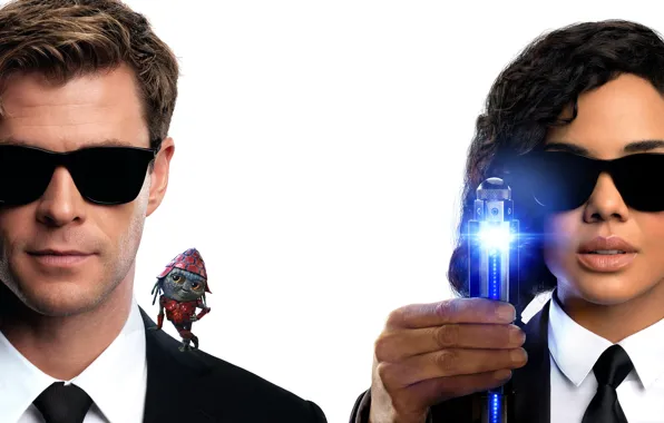 Фантастика, очки, белый фон, постер, костюмы, Крис Хемсворт, Chris Hemsworth, Tessa Thompson