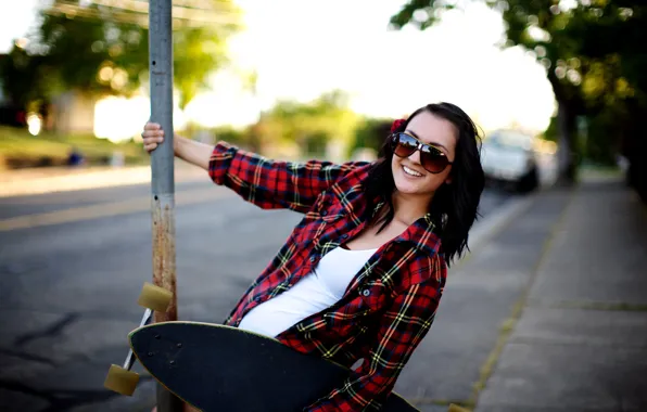 Улыбка, Девушка, брюнетка, очки, girl, рубашка, smile, скейтборд