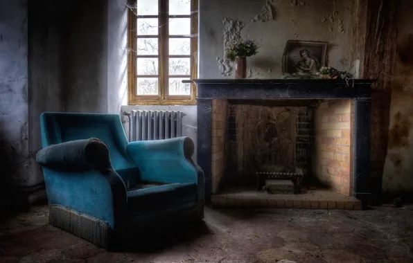 Кресло, окно, камин