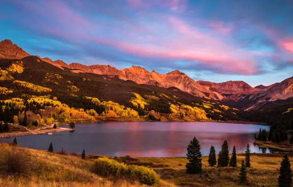 Картинка осень, лес, облака, деревья, пейзаж, закат, горы, озеро