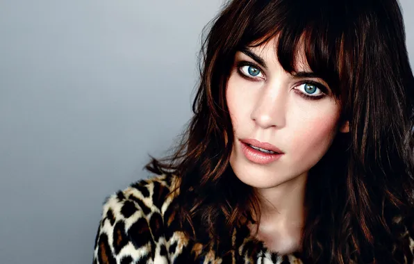 Макияж, брюнетка, челка, Alexa Chung