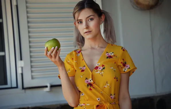 Картинка девушка, поза, яблоко, платье, хвостики, Eva Elfie