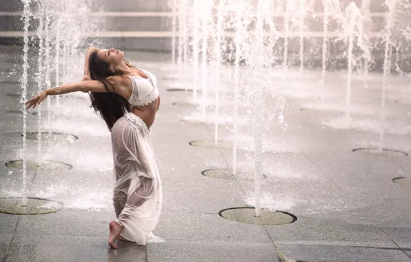 Картинка девушка, танец, фонтаны, Romina Micheletty
