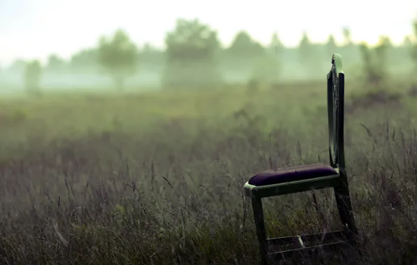 Картинка поле, туман, стул