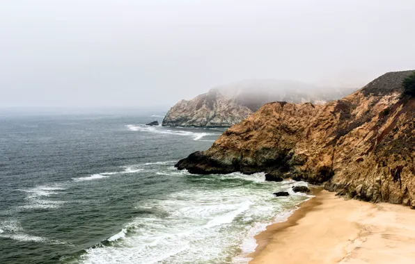Картинка песок, пляж, вода, туман, океан, побережье, гора, Калифорния