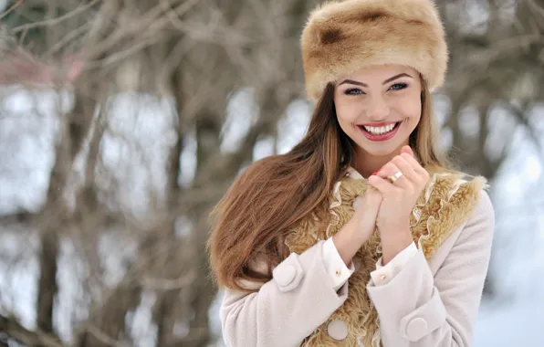 Картинка зима, взгляд, девушка, снег, лицо, улыбка, настроение, шапка