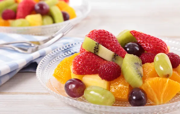 Картинка ягоды, апельсин, киви, клубника, виноград, фрукты, фруктовый салат