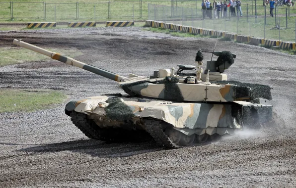 Картинка пыль, маскировка, Т-90МС, Российский танк, в накидке
