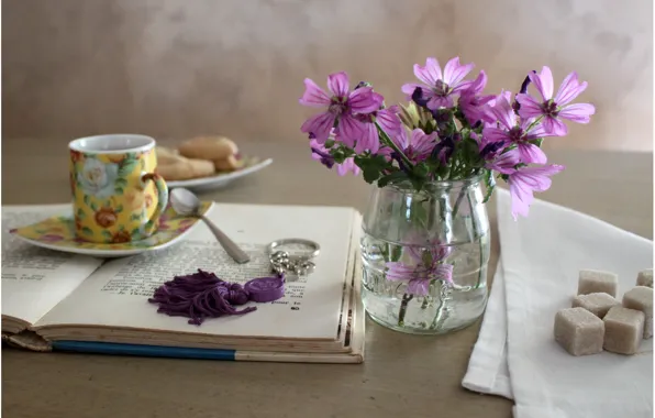 Букет, печенье, чашка, сахар, брелок, книжка, ложечка, блюдце