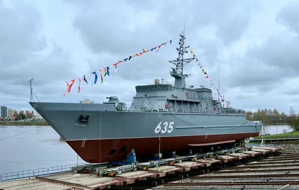 Полярный, спуск на воду, противоминный корабль