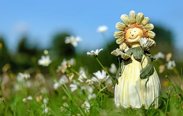 Картинка поле, лето, трава, цветы, ромашки, кукла, фигурка