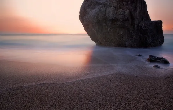 Картинка море, пляж, скала, камень, утро, глыба