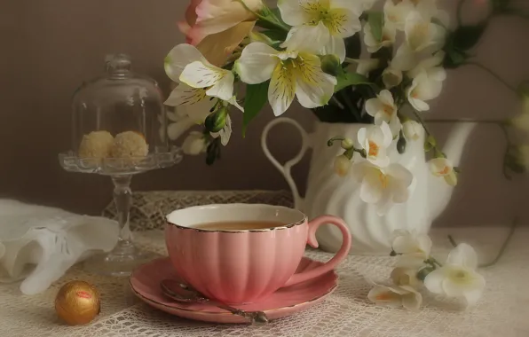 Цветы, чай, розы, конфеты, чашка, натюрморт, альстрёмерия, кофейник