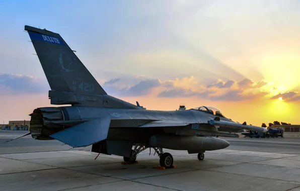 ВВС США, General Dynamics F-16 Fighting Falcon, истребитель четвёртого поколения, американский многофункциональный лёгкий
