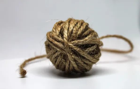 Белый шарик из хлопковой веревки изолирован | Премиум Фото
