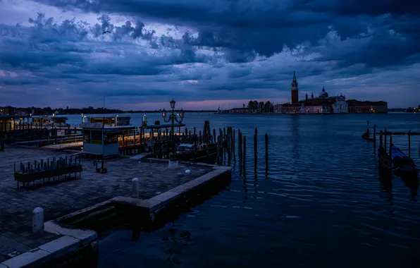 Картинка lights, sea, Italy, night, boats, pier, Venecia