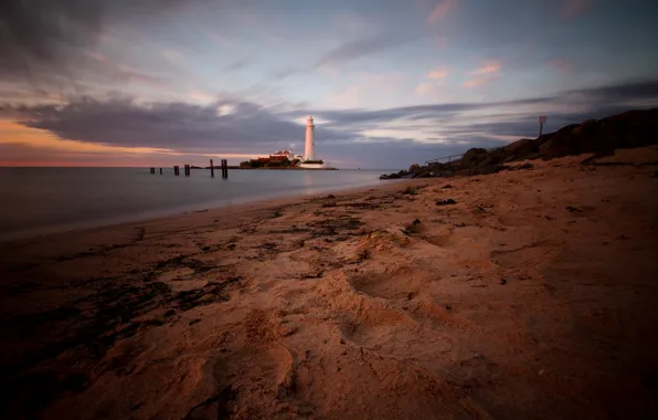 Картинка песок, море, закат, камни, берег, побережье, маяк, Англия