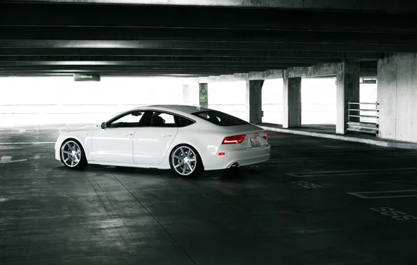 Картинка Audi, Ауди, Машина, Тюнинг, Белая, парковка, White, Tuning