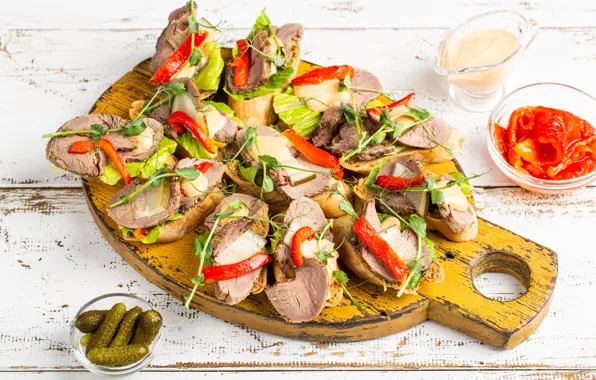 Мясо, перец, соус, корнишоны, бутерброды, брускетта