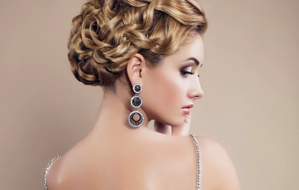 Картинка девушка, портрет, серьги, прическа, блондинка