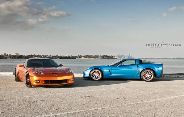 Картинка небо, облака, оранжевый, город, голубой, берег, Z06, Corvette