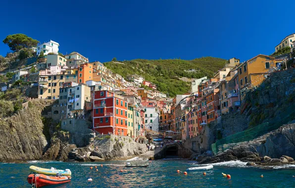 Картинка море, скала, берег, дома, лодки, Италия, городок, Italy