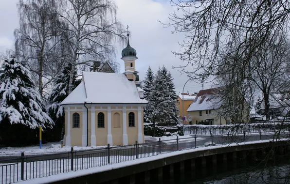 Зима, река, церковь
