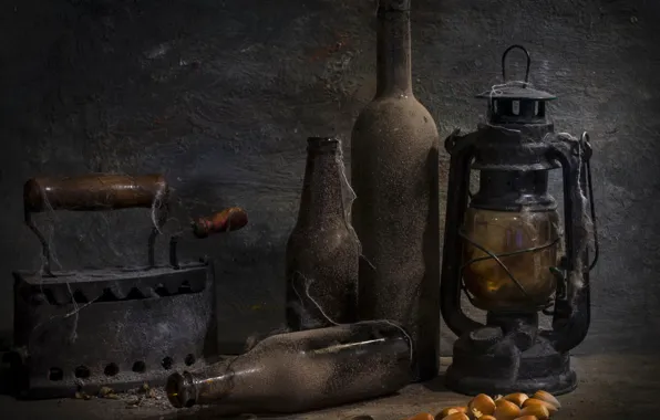 Картинка лампа, пыль, бутылки, древность, утюг, In the cellar