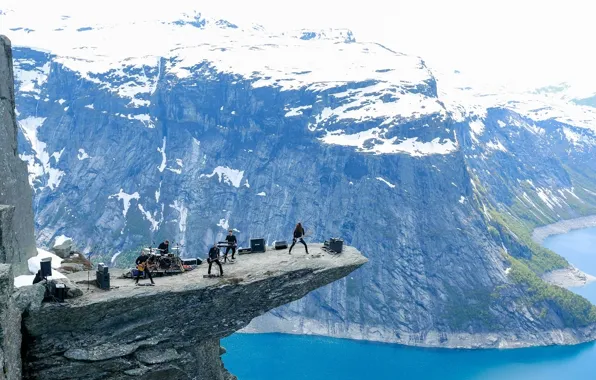 Картинка горы, озеро, высота, группа, Норвегия, концерт, Norway, Язык Тролля