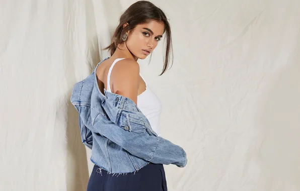 Картинка long hair, woman, young, beautiful, model, jeans, jacket, charming