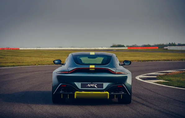 Картинка Aston Martin, купе, Vantage, корма, МКПП, AMR, 2019, 510 л.с.